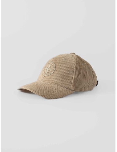 gorra confeccionada en pana de algodón orgánico de la marca STONE ISLAND