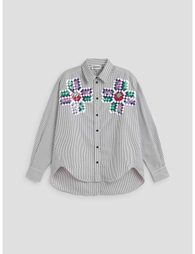 Sequin Embroidered Pinstripe Shirt de Essentiel Antwerp es una elegante actualización de la clásica camisa a rayas - MARFRANC