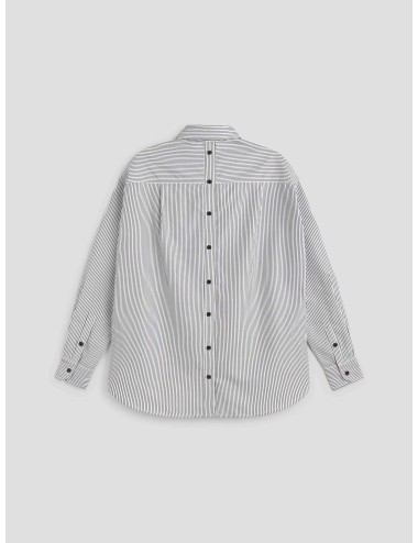 Sequin Embroidered Pinstripe Shirt de Essentiel Antwerp es una elegante actualización de la clásica camisa a rayas - MARFRANC