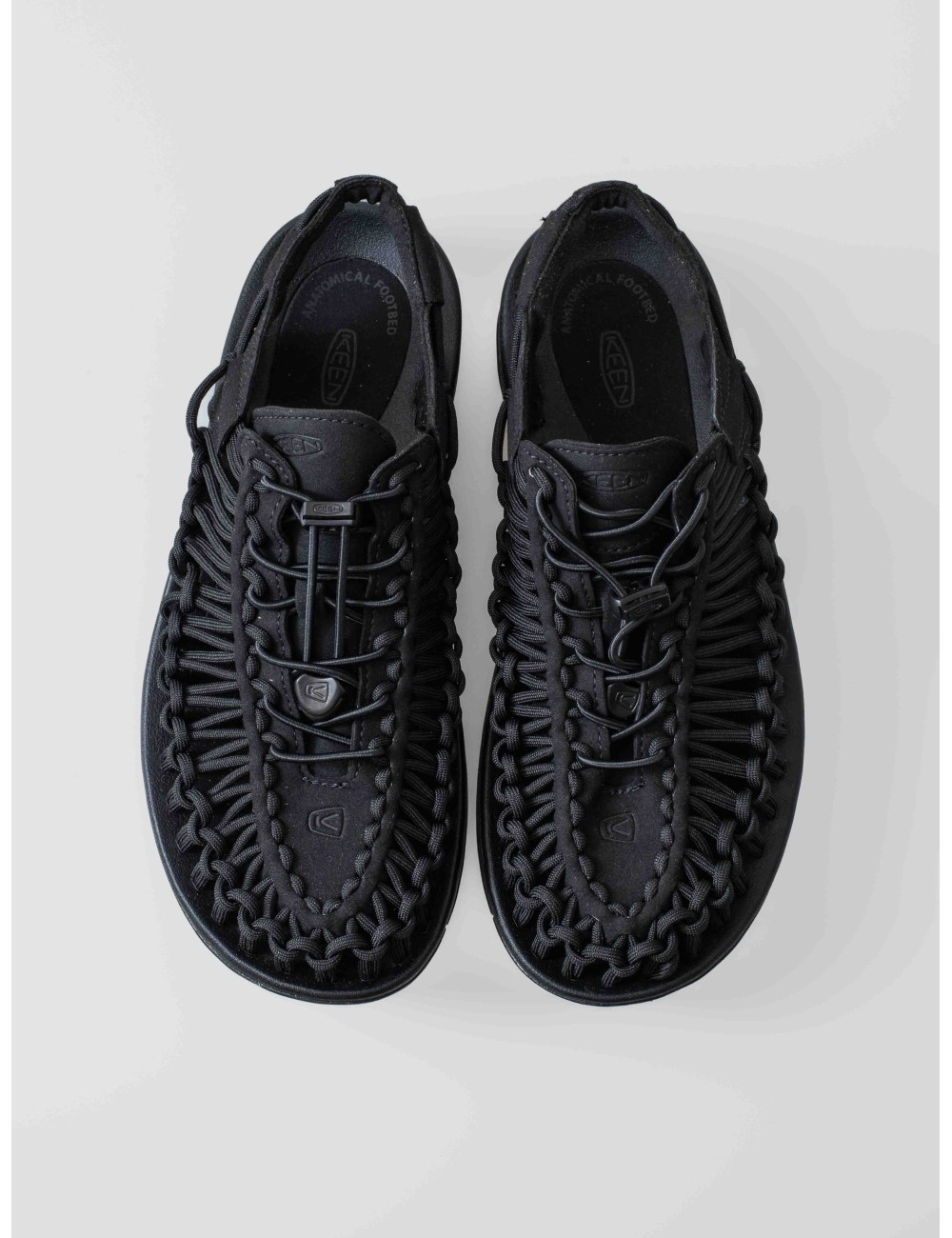 Sandalias de hombre KEEN Uneek M en color negro - MARFRANC Sandalias de hombre KEEN Uneek M en color negro - MARFRANC