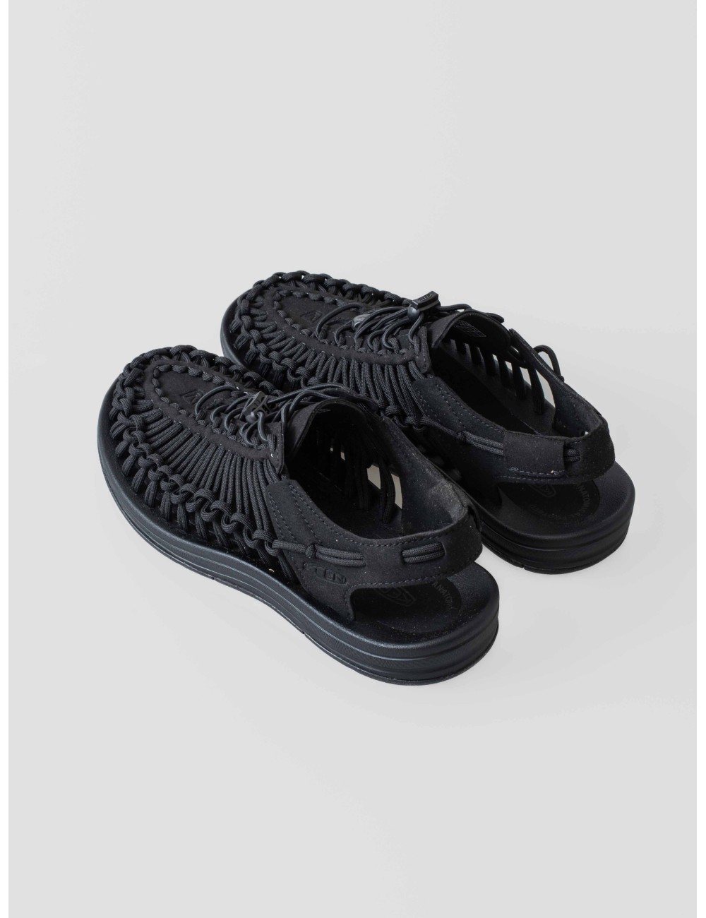 Sandalias de hombre KEEN Uneek M en color negro - MARFRANC Sandalias de hombre KEEN Uneek M en color negro - MARFRANC