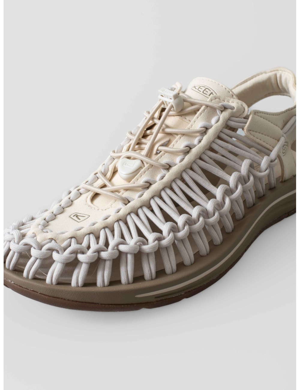 Sandalias KEEN Uneek M blancas para hombre con diseño innovador y gran tracción - MARFRANC Sandalias KEEN Uneek M blancas para hombre con diseño innovador y gran tracción - MARFRANC