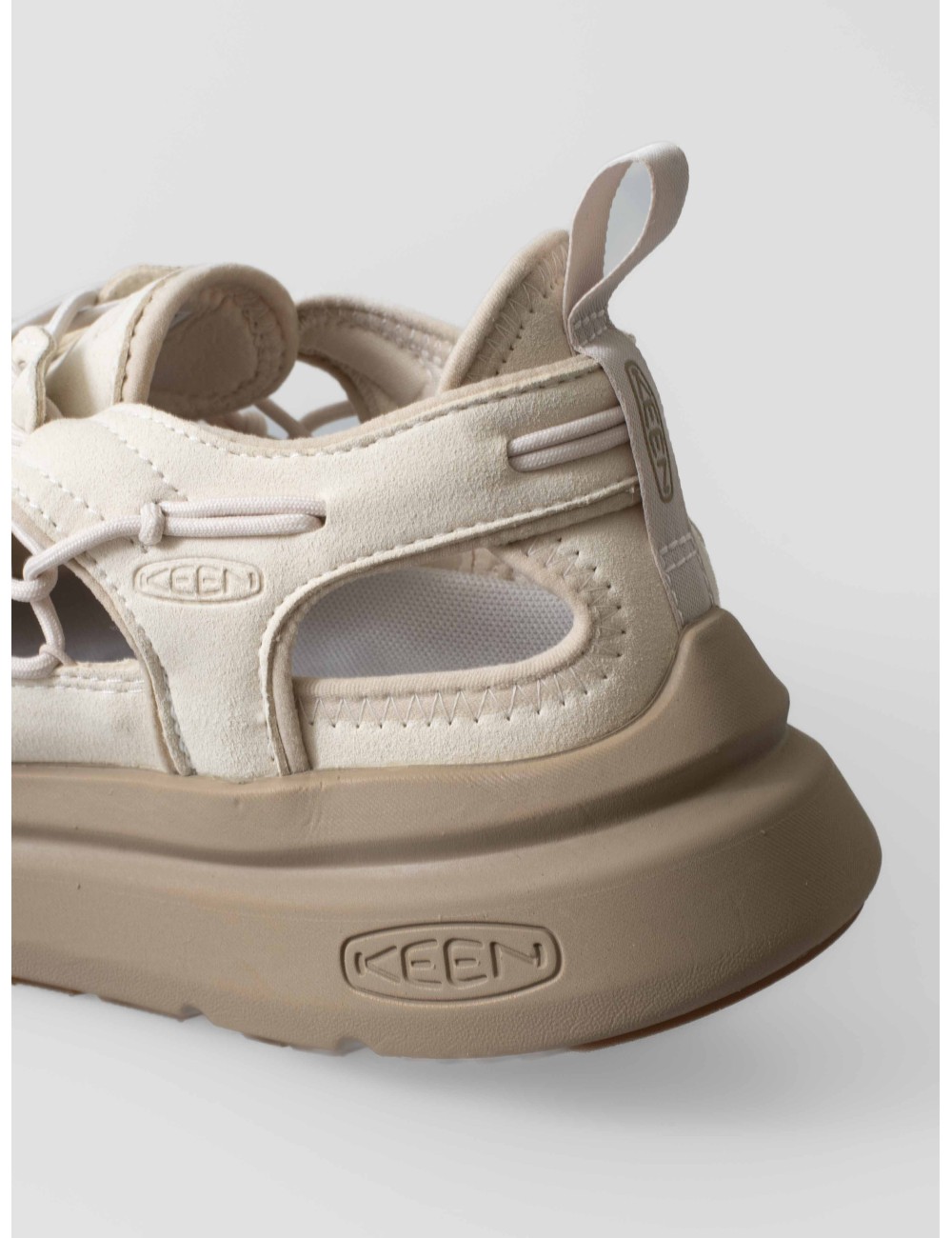 Sandalias KEEN Uneek M blancas para hombre con diseño innovador y gran tracción - MARFRANC Sandalias KEEN Uneek M blancas para hombre con diseño innovador y gran tracción - MARFRANC
