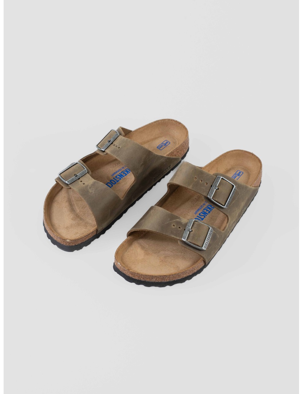 Sandalias Birkenstock Arizona Soft Footbed cuero Faded Khaki para hombre con plantilla anatómica y suela EVA - MARFRANC Sandalias Birkenstock Arizona Soft Footbed cuero Faded Khaki para hombre con plantilla anatómica y suela EVA - MARFRANC