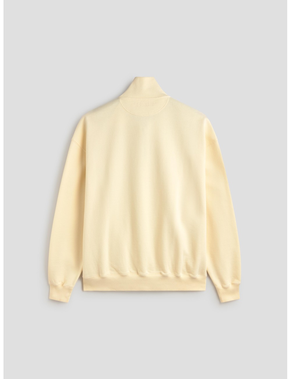 La sudadera LOGO QUARTER ZIP en nuestro icónico color White Vintage de Les Héritiers - MARFRANC La sudadera LOGO QUARTER ZIP en nuestro icónico color White Vintage de Les Héritiers - MARFRANC