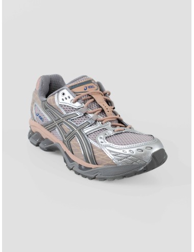 Zapatilla de running GEL-NIMBUS 10.1 ASICS en plateado/rosa para mujer, con tecnología GEL y suela duradera. - MARFRANC