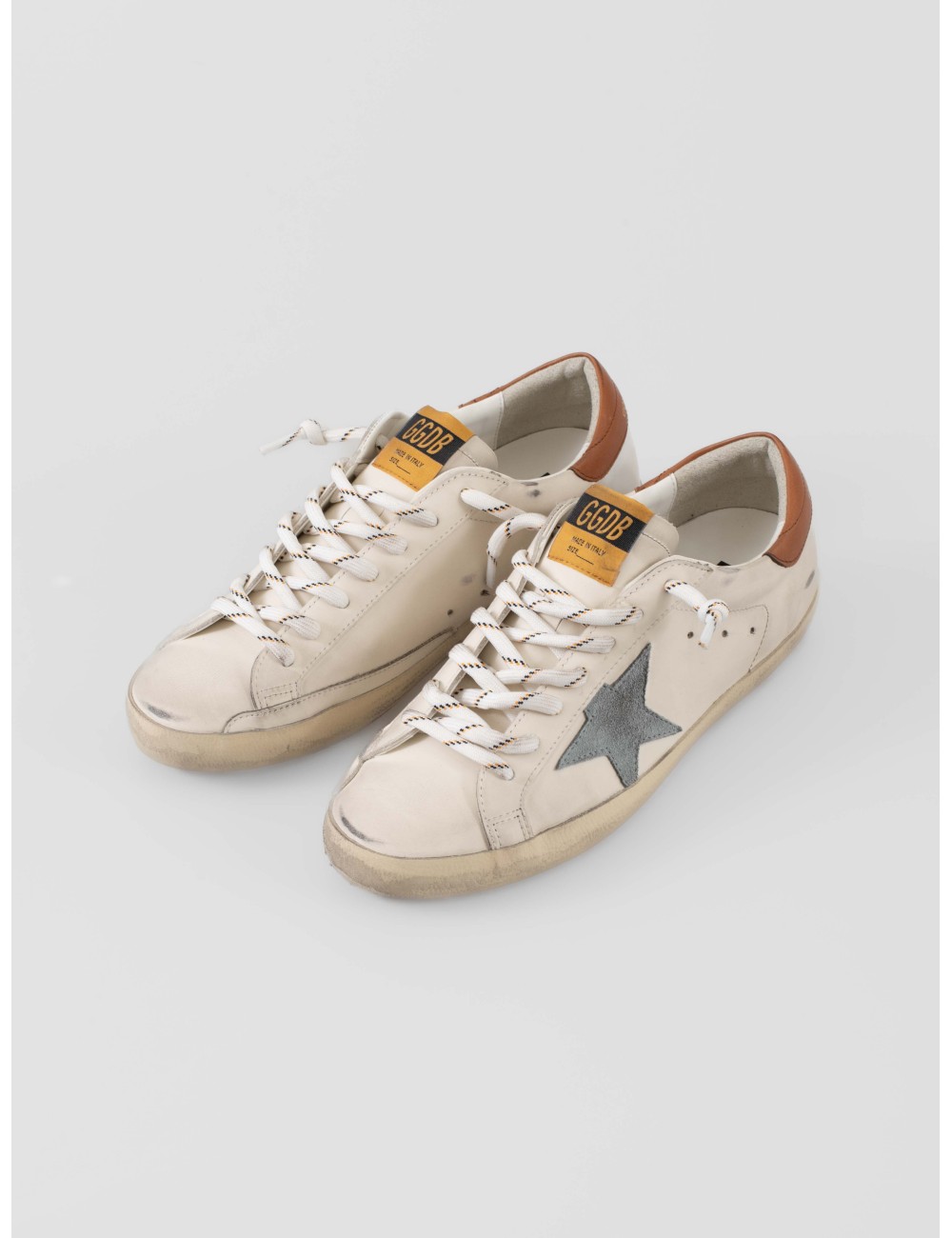 Zapatillas Golden Goose Super-Star blancas con estrella gris y talón marrón hombre - MARFRANC Zapatillas Golden Goose Super-Star blancas con estrella gris y talón marrón hombre - MARFRANC