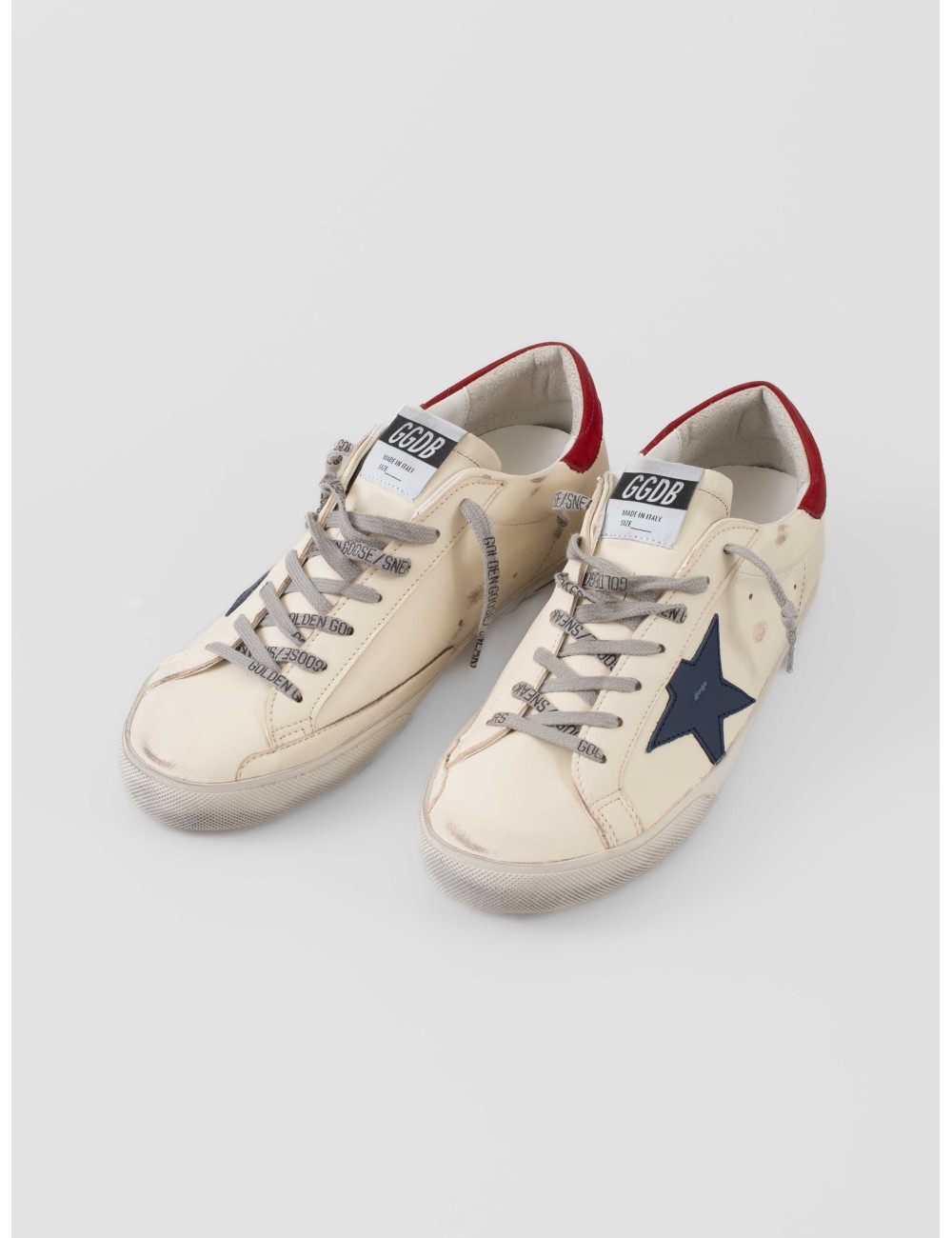 Zapatillas Golden Goose Super-Star blancas con estrella azul y talón rojo hombre - MARFRANC Zapatillas Golden Goose Super-Star blancas con estrella azul y talón rojo hombre - MARFRANC