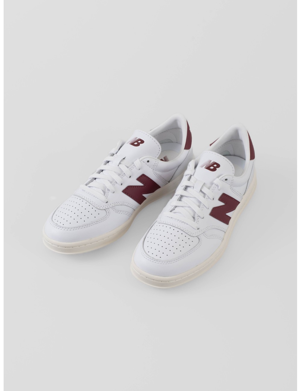 Zapatillas NB T500 blancas y rojas para hombre de New Balance - MARFRANC Zapatillas NB T500 blancas y rojas para hombre de New Balance - MARFRANC