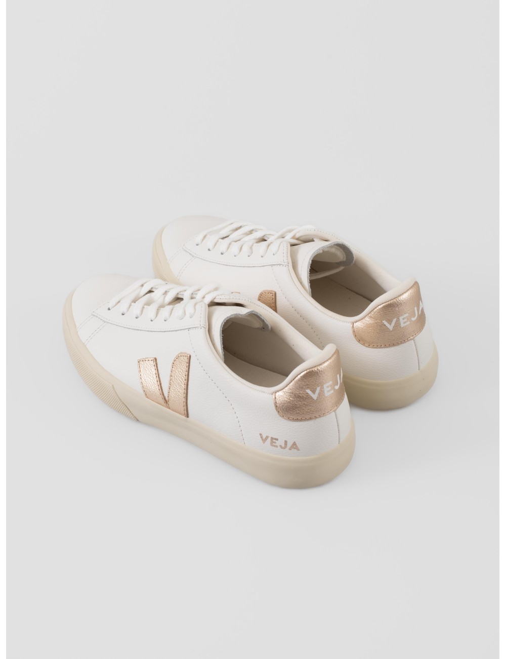 zapatillas mujer Veja Campo nobuk blanco/dorado con logo V y detalles en piel - MARFRANC