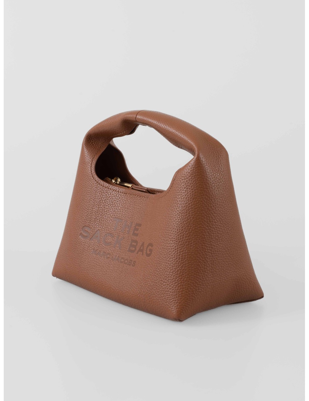 Bolso mujer Marc Jacobs The Sack Bag cuero color Argan Oil con cierre magnético y asa superior - MARFRANC Bolso mujer Marc Jacobs The Sack Bag cuero color Argan Oil con cierre magnético y asa superior - MARFRANC
