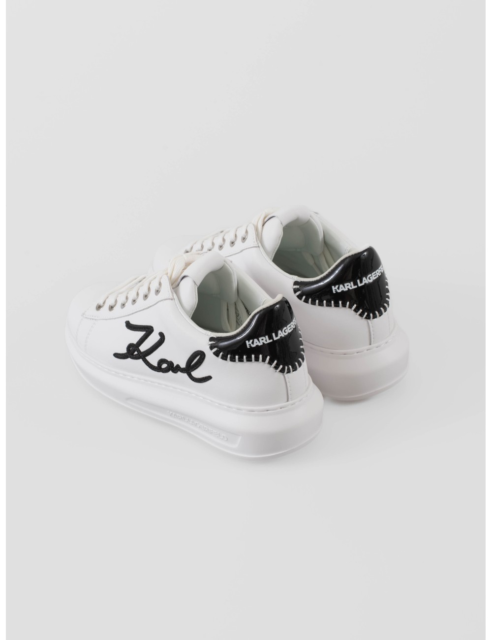 Zapatillas Kapri de Karl Lagerfeld para mujer, en elegante color blanco con logo lateral en contraste oscuro - MARFRANC Zapatillas Kapri de Karl Lagerfeld para mujer, en elegante color blanco con logo lateral en contraste oscuro - MARFRANC