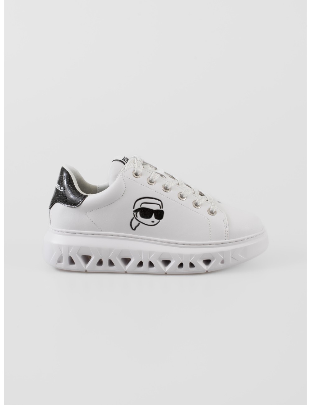 Zapatillas Kapri Kite de Karl Lagerfeld para mujer en acabado minimalista blanco con detalles sutiles plateados - MARFRANC