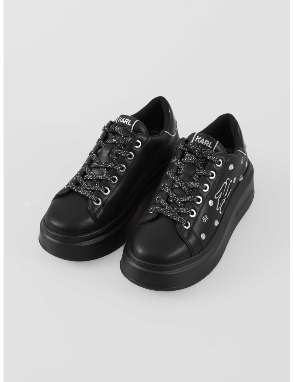 Estas zapatillas de plataforma combinan la elegancia atemporal de Karl Lagerfeld con un toque moderno y atrevido - MARFRANC Estas zapatillas de plataforma combinan la elegancia atemporal de Karl Lagerfeld con un toque moderno y atrevido - MARFRANC