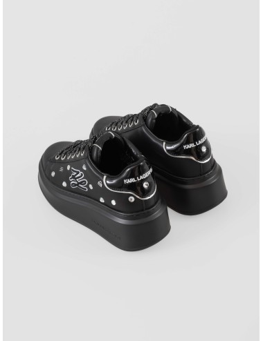Estas zapatillas de plataforma combinan la elegancia atemporal de Karl Lagerfeld con un toque moderno y atrevido - MARFRANC