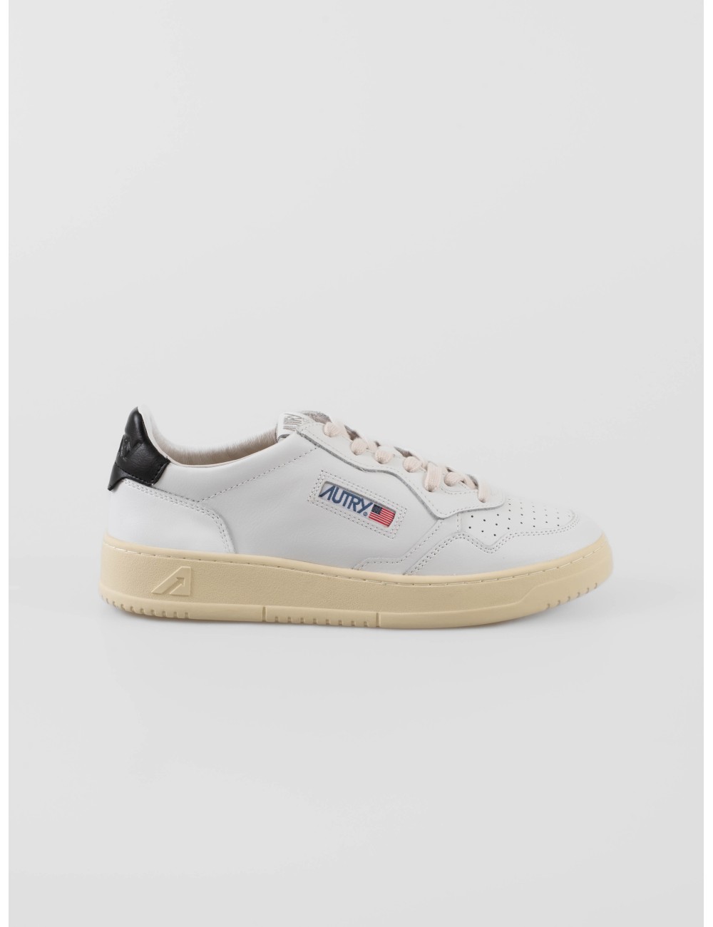 Las zapatillas Low Medalist de Autry fusionan el legado del tenis de los años 80 con un diseño contemporáneo - MARFRANC