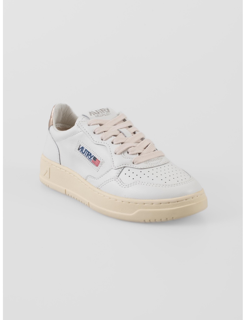 Las zapatillas Low Medalist de Autry fusionan el legado del tenis de los años 80 con un diseño contemporáneo - MARFRANC