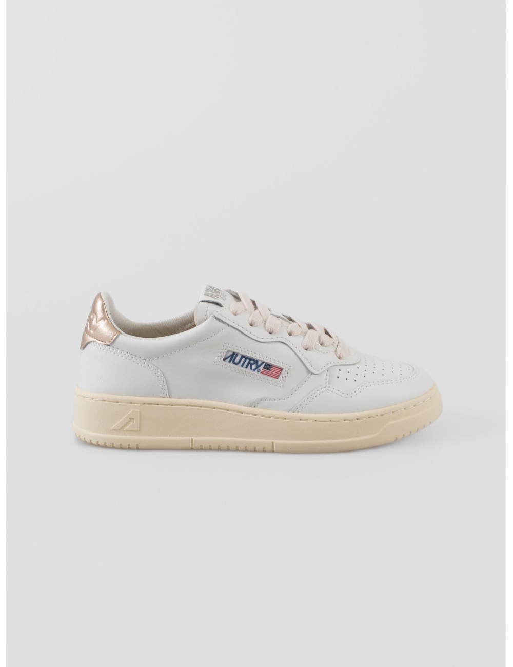 Las zapatillas Low Medalist de Autry fusionan el legado del tenis de los años 80 con un diseño contemporáneo - MARFRANC