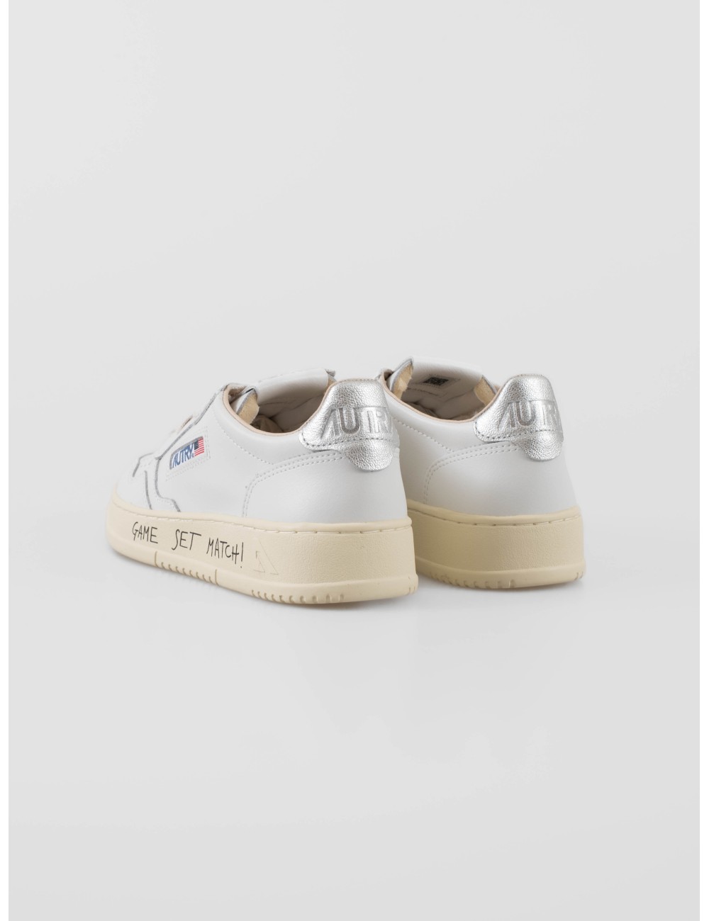Zapatillas Low Medalist ML05 de Autry para mujer con suela con grabado “Game Set Match” - MARFRANC