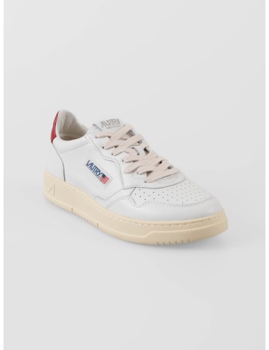 Zapatillas Medalist Low LL21 de Autry para hombre en piel blanca con detalle rojo en el talón - MARFRANC
