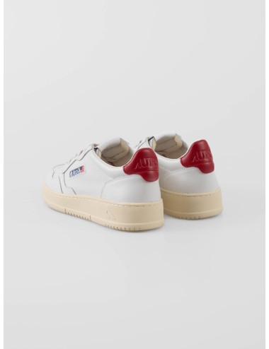 Zapatillas Medalist Low LL21 de Autry para hombre en piel blanca con detalle rojo en el talón - MARFRANC