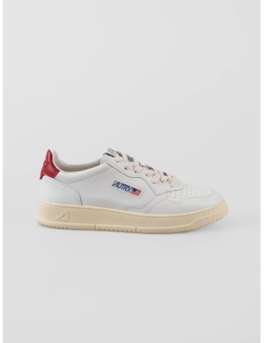 Zapatillas Medalist Low LL21 de Autry para hombre en piel blanca con detalle rojo en el talón - MARFRANC