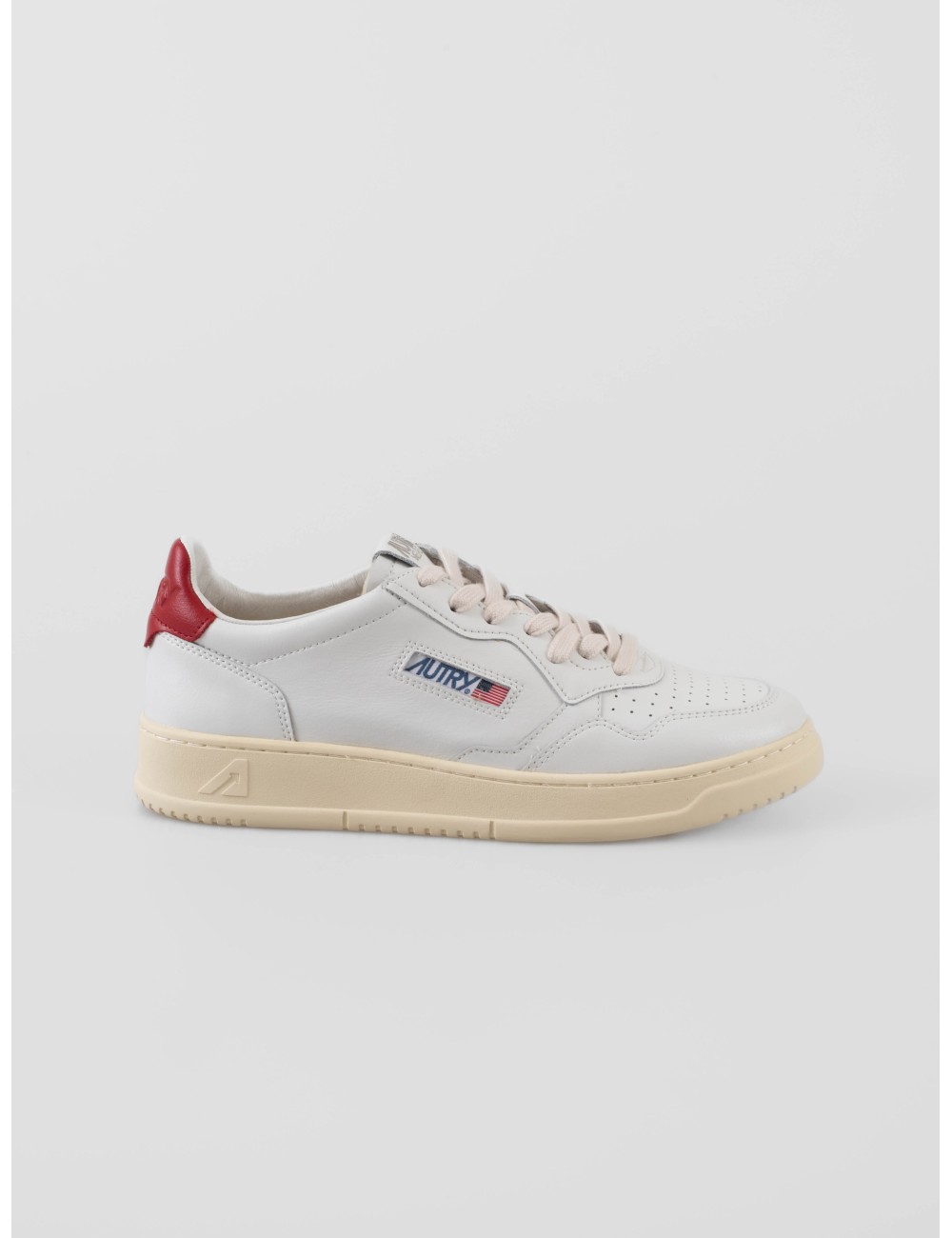 Zapatillas Medalist Low LL21 de Autry para hombre en piel blanca con detalle rojo en el talón - MARFRANC Zapatillas Medalist Low LL21 de Autry para hombre en piel blanca con detalle rojo en el talón - MARFRANC