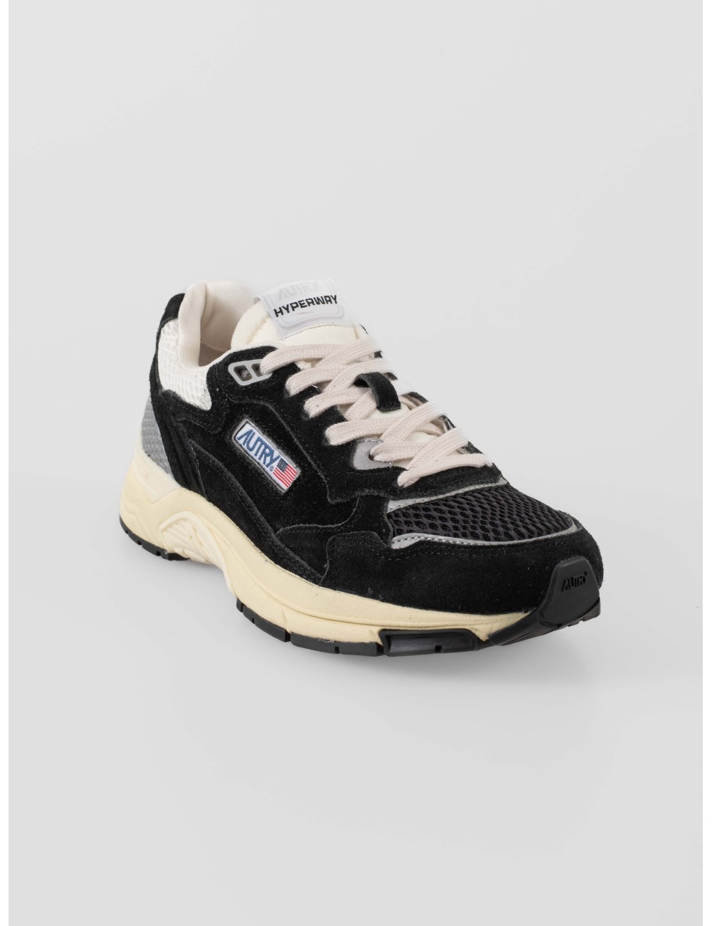 Las zapatillas Autry Hyperway Low UM07 son la fusión perfecta de estilo y comodidad - MARFRANC