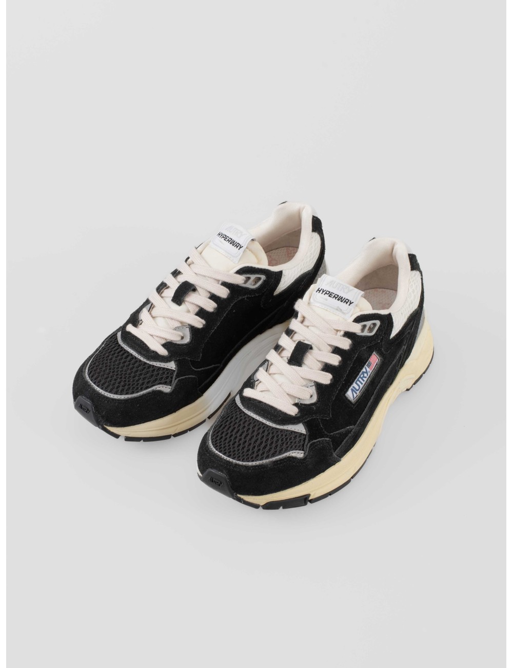 Las zapatillas Autry Hyperway Low UM07 son la fusión perfecta de estilo y comodidad - MARFRANC