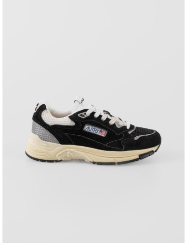 Las zapatillas Autry Hyperway Low UM07 son la fusión perfecta de estilo y comodidad - MARFRANC