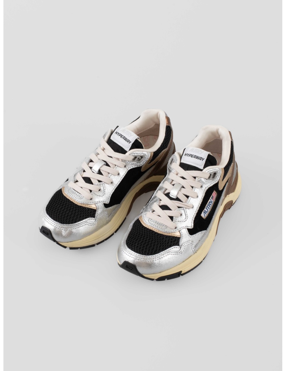 Las zapatillas Hyperway Low EM04  son la perfecta armonía entre diseño vanguardista y funcionalidad - MARFRANC