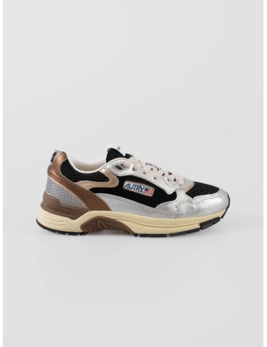 Las zapatillas Hyperway Low EM04  son la perfecta armonía entre diseño vanguardista y funcionalidad - MARFRANC