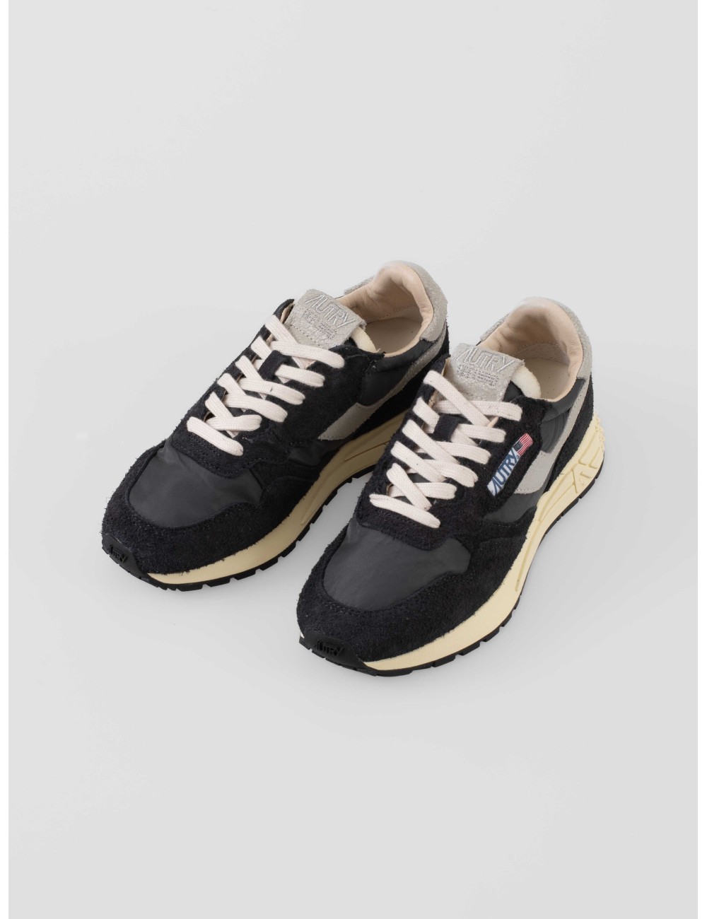 Las zapatillas Reelwind Low NC05 son un icono de estilo sutil y confort - MARFRANC