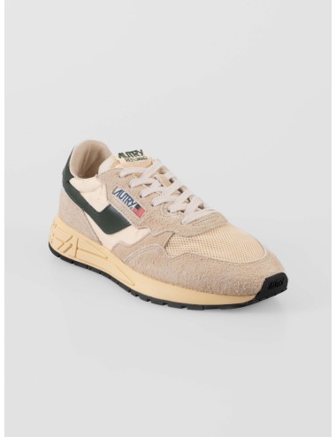 Las zapatillas Autry Reelwind Low UT26 en blanco y verde lima son un icono de estilo fresco y confort - MARFRANC