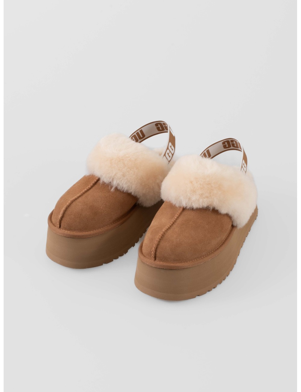 Zapatillas Funkette de UGG. Su alta plataforma aporta ligereza y un look moderno.