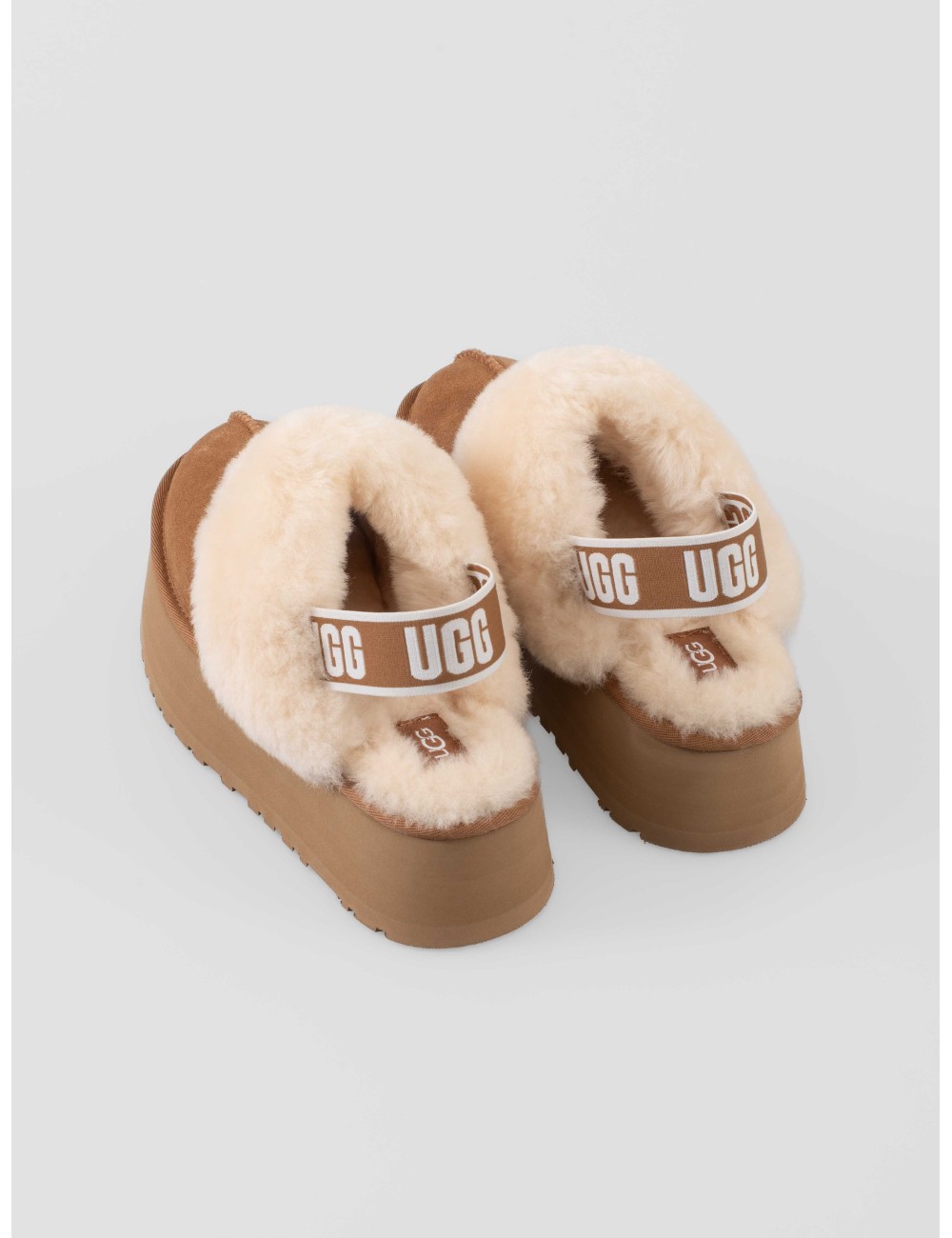Zapatillas Funkette de UGG. Su alta plataforma aporta ligereza y un look moderno.