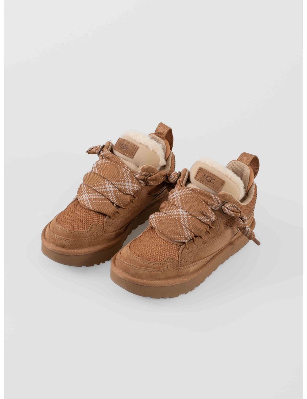 Zapatillas Lowmel de UGG, un híbrido entre sneaker y bota urbana con un alma sostenible - MARFRANC