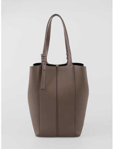 El bolso 24/7 de Golden Goose, confeccionado en piel suave con efecto cepillado y acabado vintage - MARFRANC