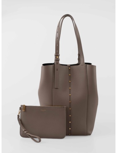 El bolso 24/7 de Golden Goose, confeccionado en piel suave con efecto cepillado y acabado vintage - MARFRANC