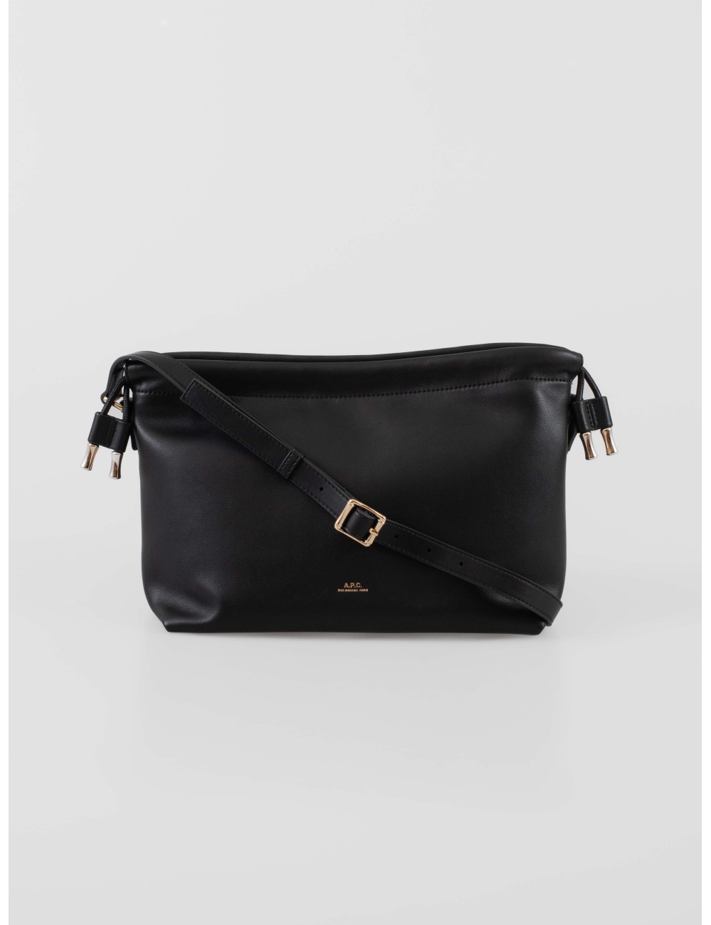 Bolso negro PUAAT de A.P.C. con cierre magnético y diseño minimalista para mujer - MARFRANC