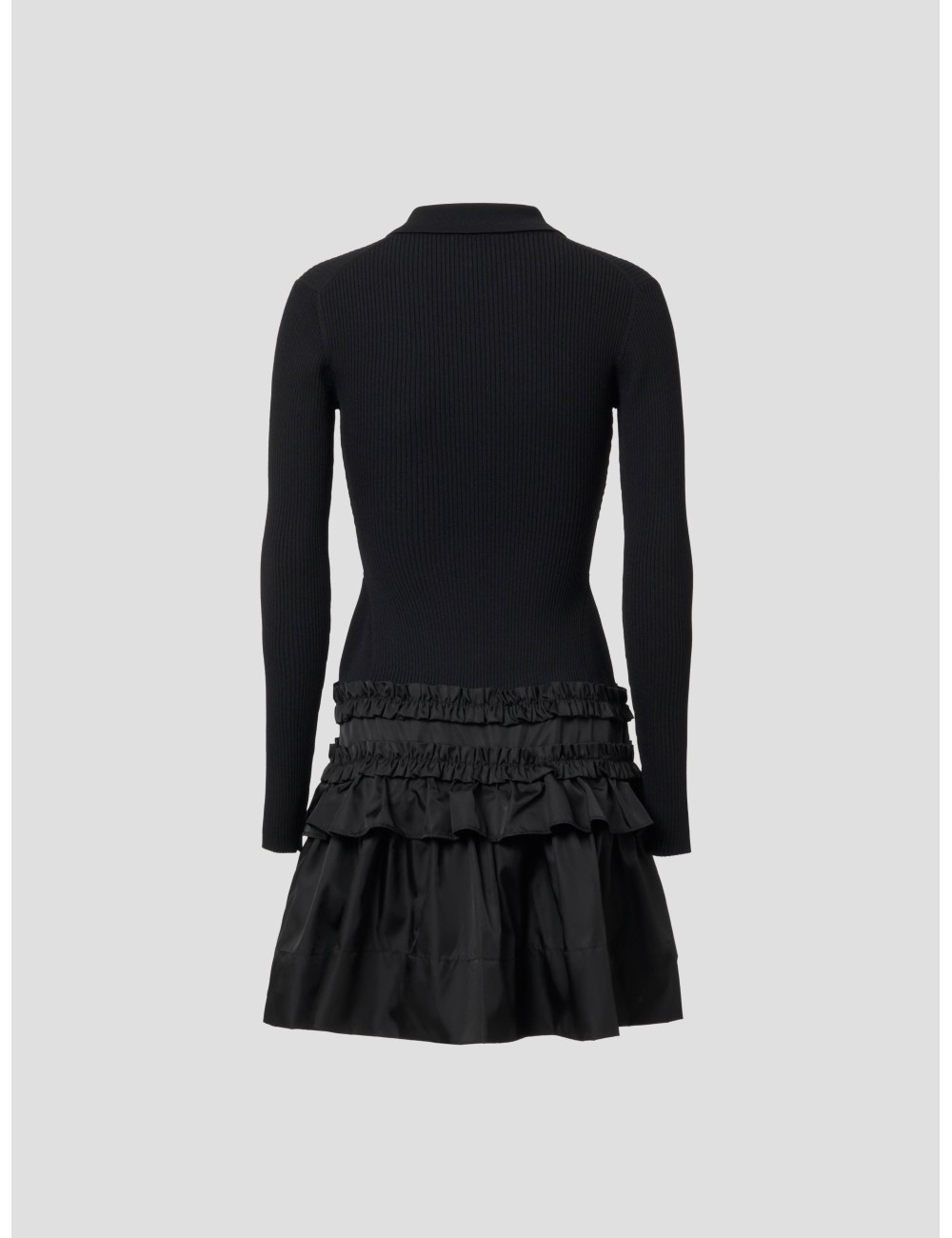 Vestido corto negro de GANNI con un diseño elegante y actual - MARFRANC Vestido corto negro de GANNI con un diseño elegante y actual - MARFRANC