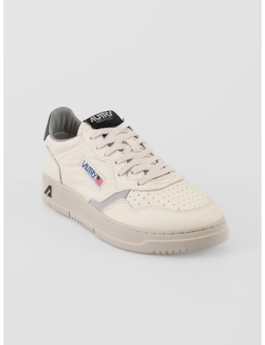 Zapatillas Medalist Low de piel blanca y verde de Autry, un clásico reinventado para el hombre moderno - MARFRANC