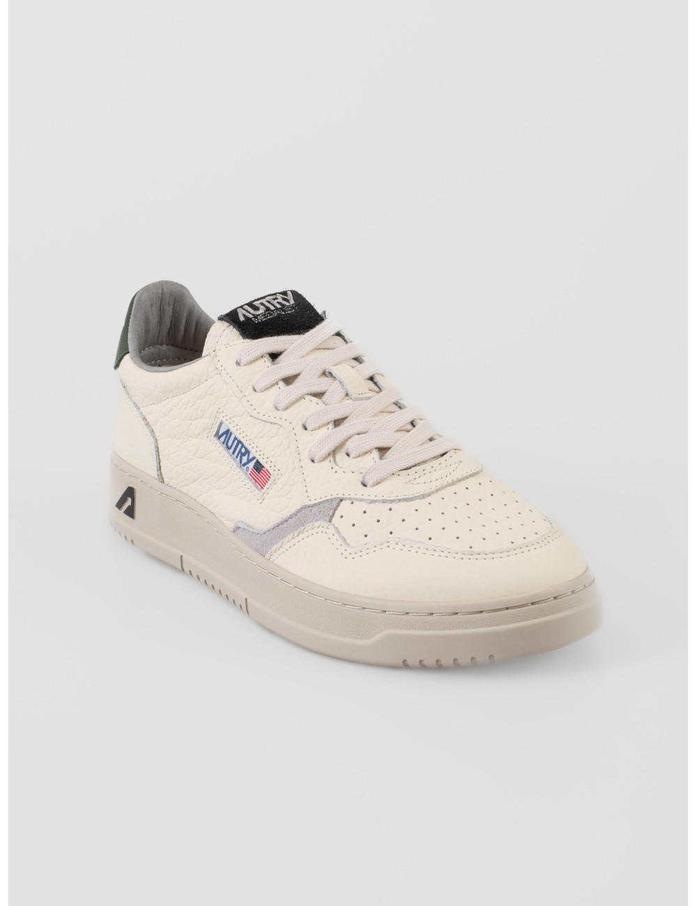 Zapatillas Medalist Low de piel blanca y verde de Autry, un clásico reinventado para el hombre moderno - MARFRANC Zapatillas Medalist Low de piel blanca y verde de Autry, un clásico reinventado para el hombre moderno - MARFRANC