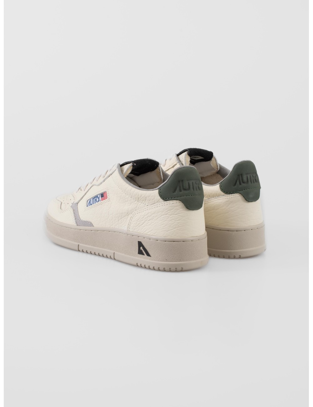 Zapatillas Medalist Low de piel blanca y verde de Autry, un clásico reinventado para el hombre moderno - MARFRANC Zapatillas Medalist Low de piel blanca y verde de Autry, un clásico reinventado para el hombre moderno - MARFRANC