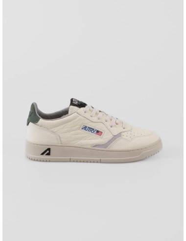 Zapatillas Medalist Low de piel blanca y verde de Autry, un clásico reinventado para el hombre moderno - MARFRANC
