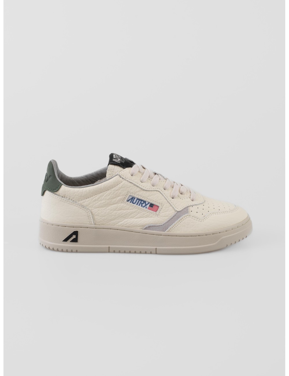 Zapatillas Medalist Low de piel blanca y verde de Autry, un clásico reinventado para el hombre moderno - MARFRANC Zapatillas Medalist Low de piel blanca y verde de Autry, un clásico reinventado para el hombre moderno - MARFRANC