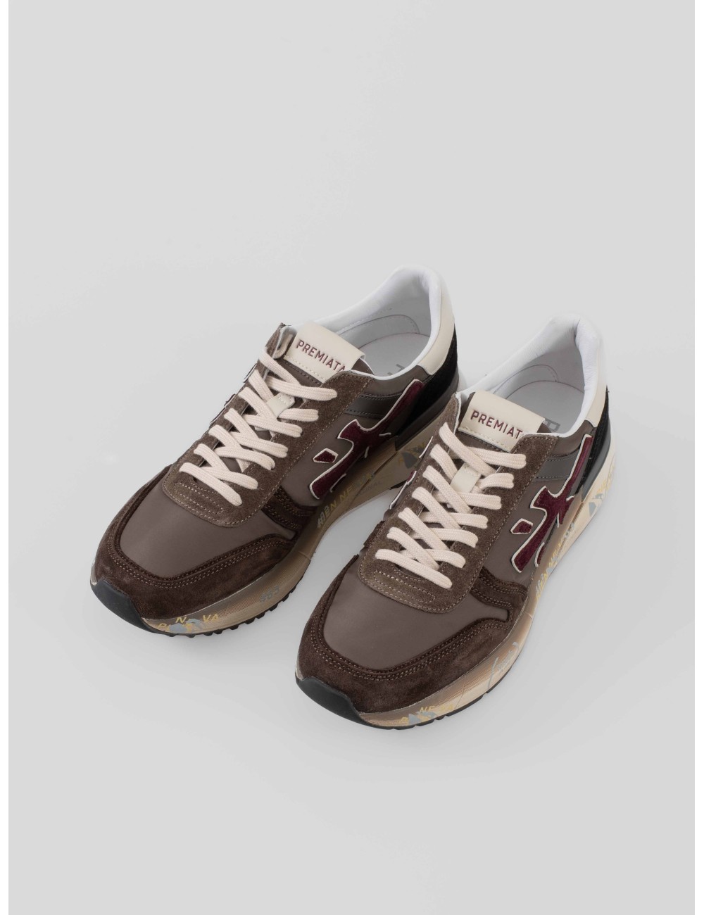 Premiata Mick 7714 hombre ante marrón sneaker logo burdeos
- MARFRANC Premiata Mick 7714 hombre ante marrón sneaker logo burdeos
- MARFRANC