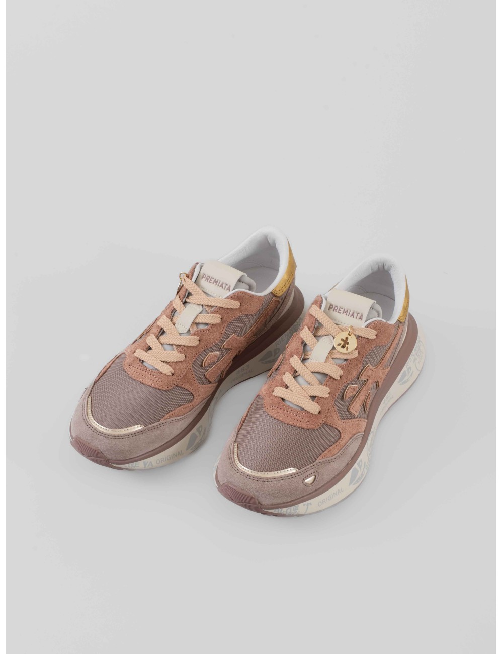 Premiata Lauryn 7801 mujer sneaker rosa grisáceo talón dorado
- MARFRANC Premiata Lauryn 7801 mujer sneaker rosa grisáceo talón dorado
- MARFRANC