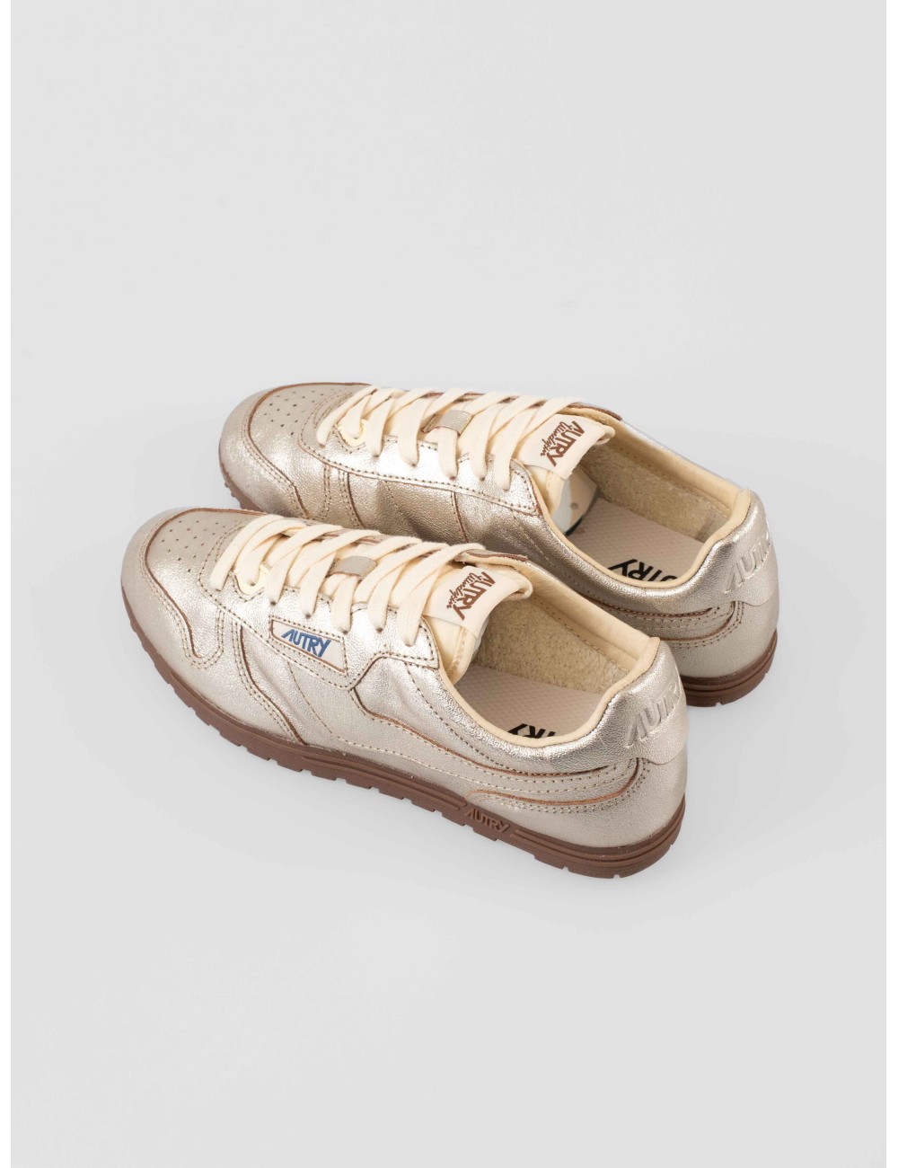 Autry Windspin Low mujer cuero plata laminated ivory
- MARFRANC Autry Windspin Low mujer cuero plata laminated ivory
- MARFRANC