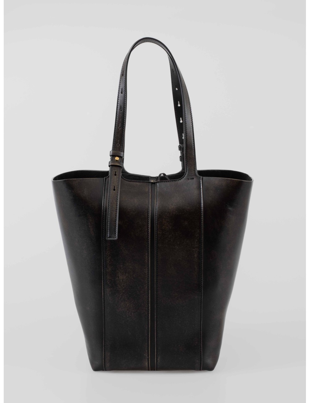 Bolso Golden Goose Shopping 24.7 NS cuero vintage negro mujer
- MARFRANC Bolso Golden Goose Shopping 24.7 NS cuero vintage negro mujer
- MARFRANC